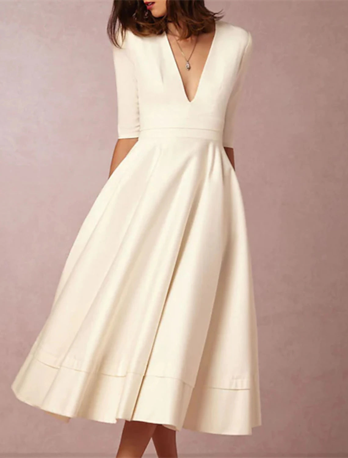Robe de mariée trapèze minimaliste, style Kentucky Derby, longueur thé, manches mi-longues, col en V, en satin extensible avec plis, couleur unie
