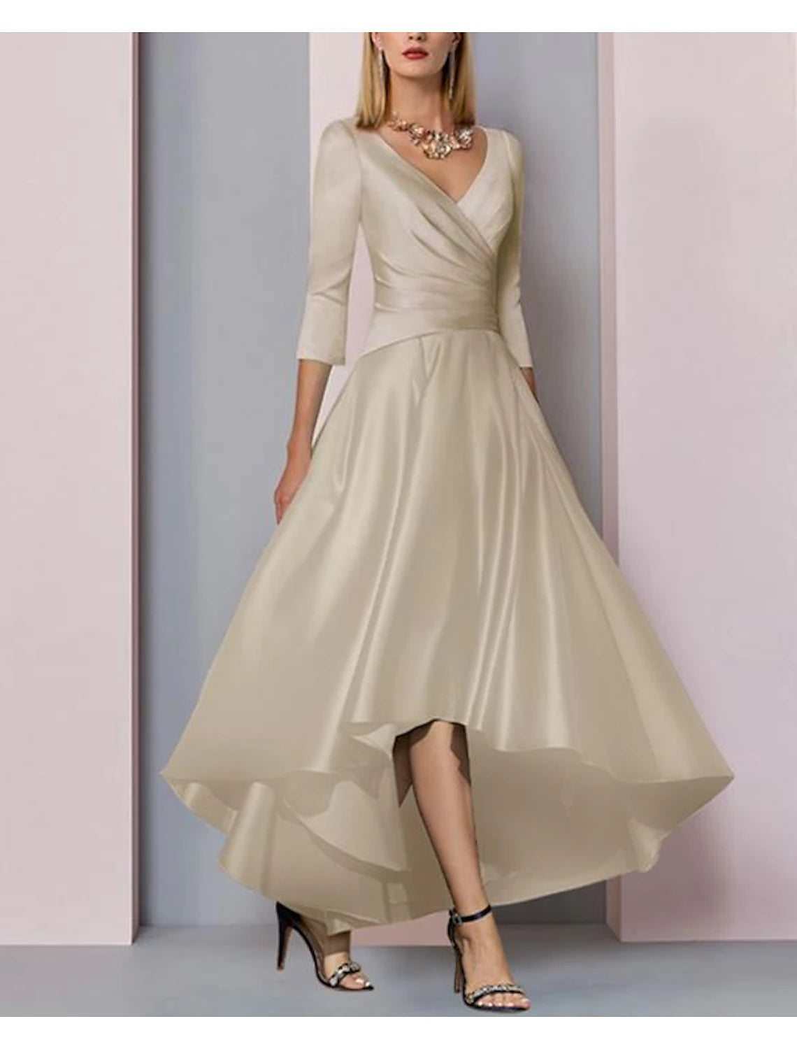 A-Linien-Kleid für die Mutter der Braut, Hochzeitsgast, elegant, hoch, tief, V-Ausschnitt, asymmetrisch, knöchellang, Satin, halbe Ärmel mit Falten, seitlich drapiert