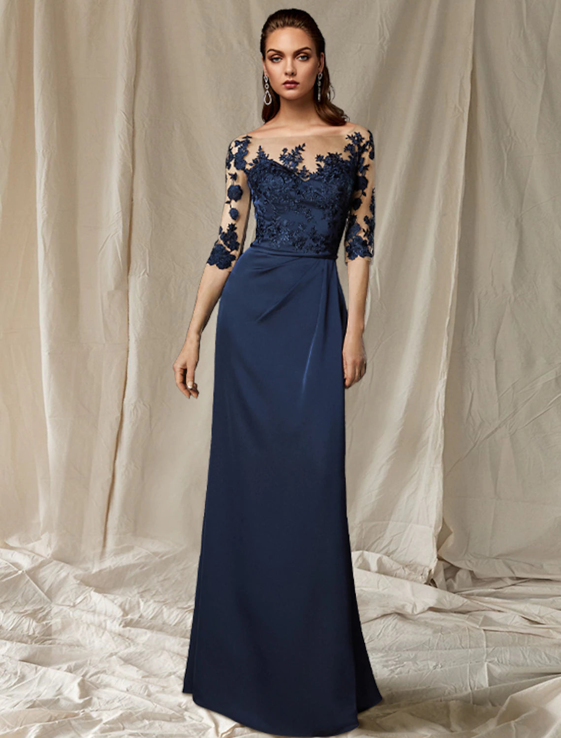 Etui-Linie/Säule Kleid für die Brautmutter, Hochzeitsgast, Übergröße, elegant, Rundhalsausschnitt, Pinselschleppe, Chiffon, halbe Ärmel mit Applikationen, Herbst