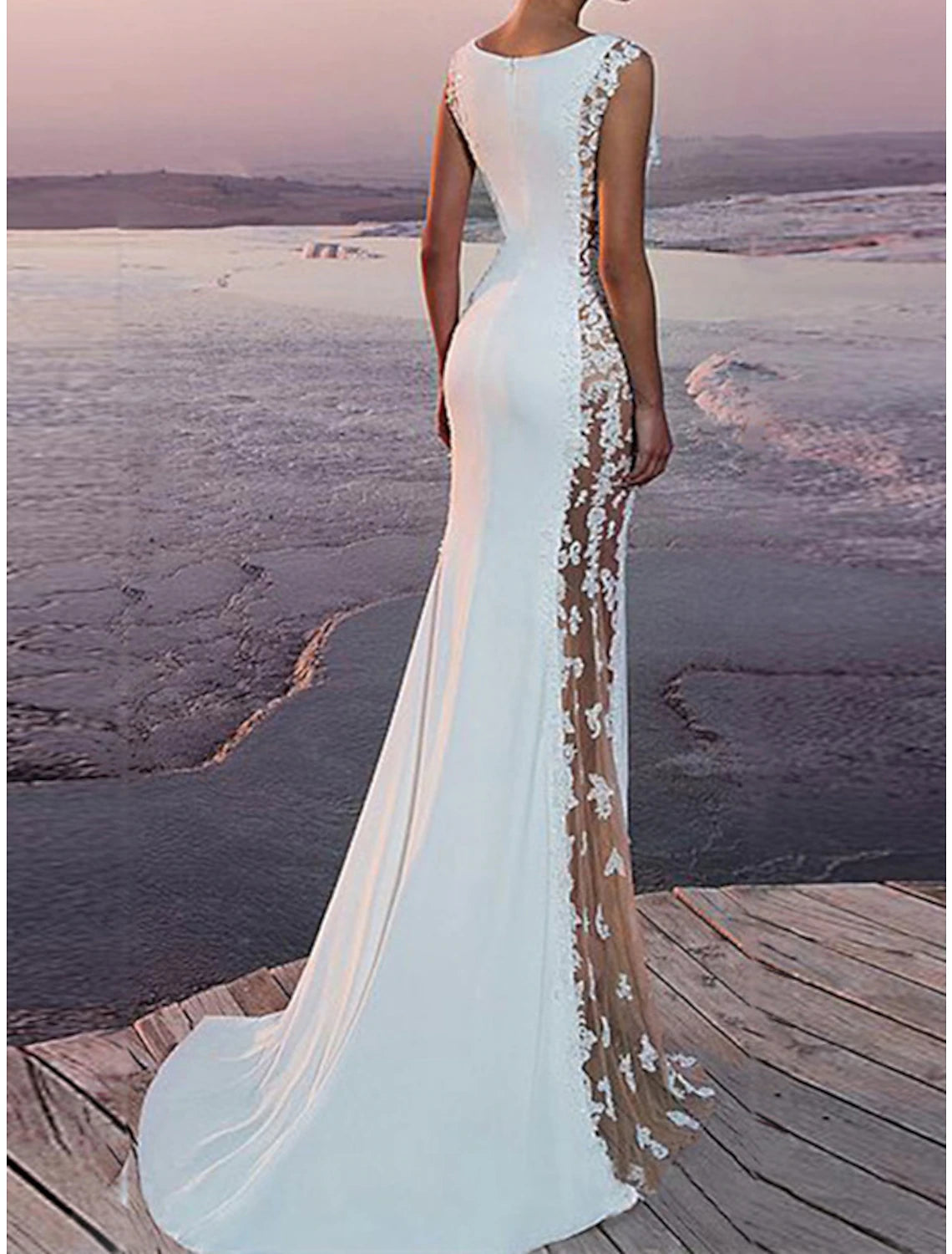 Beach Wedding Dresses Sheath / Column Scoop Neck Sleeveless Court Train Lace Bridal Gowns With Appliques