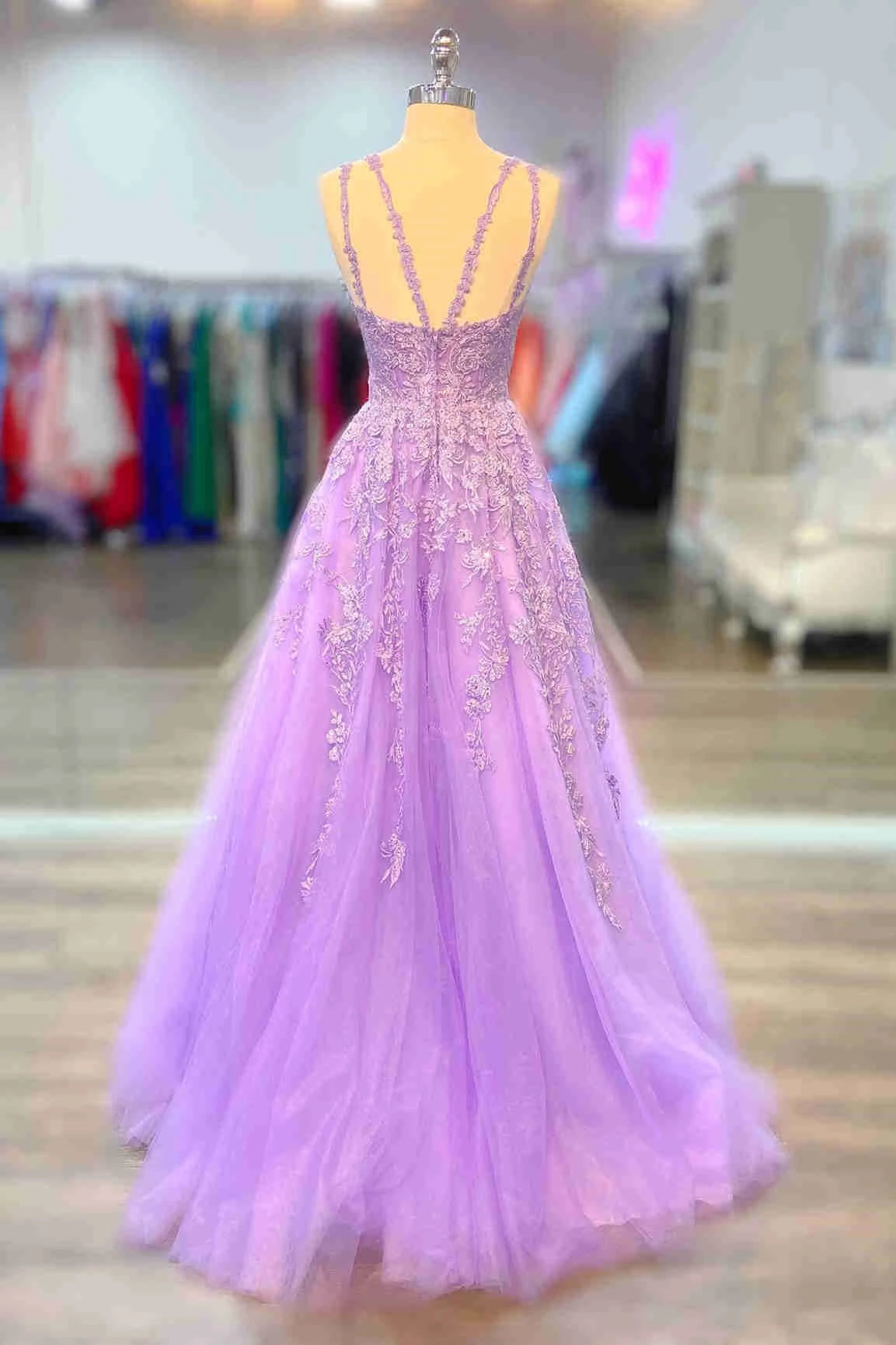 Lavender A‑Line Spaghetti‑Strap Deep‑V Crisscross‑Strap‑Back Floral‑Lace‑Applique Tulle Floor‑Length Prom Dress