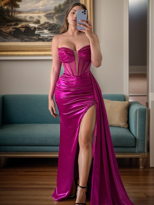 Süßes und elegantes eng anliegendes Seidenkorsett mit schulterfreiem und bodenlangem Ballkleid
