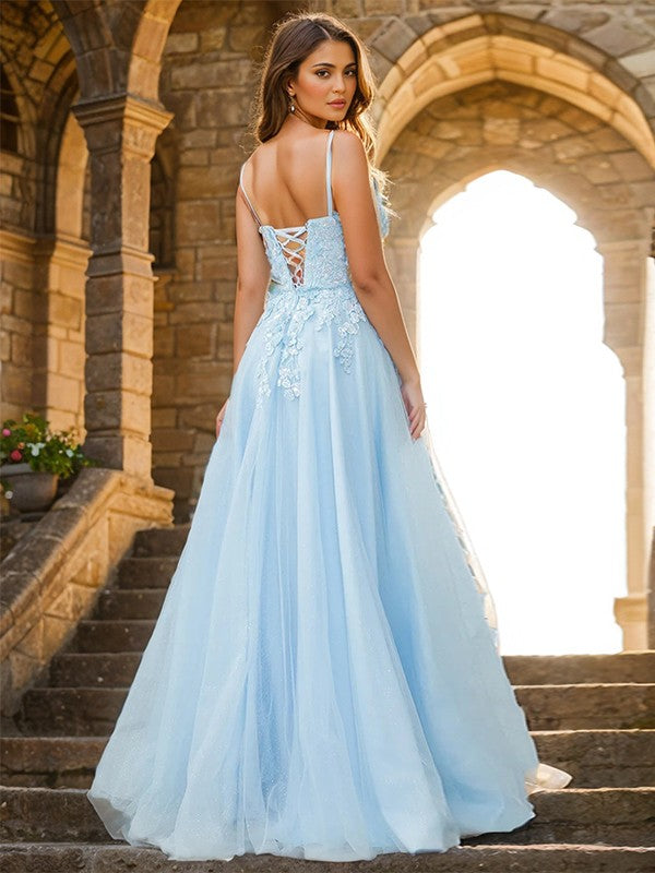 Edles himmelblaues A-Linien-Prinzessin-Ballkleid mit Tüllapplikationen, V-Ausschnitt, ärmellos, schulterfrei und bodenlang, mit freiem Rücken und Schleife