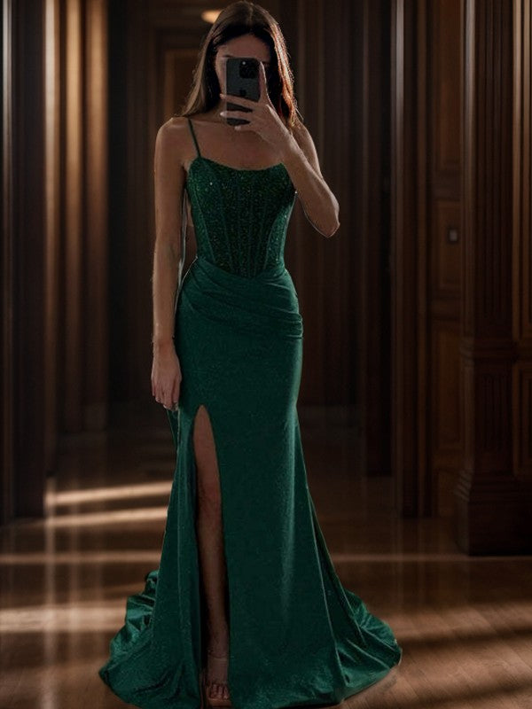 Robe de bal élégante en satin plissé à fines bretelles, fourreau/colonne, sans manches et longueur au sol, moulante, corset