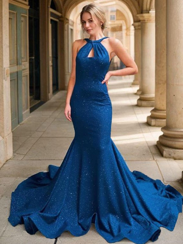 Robe de soirée élégante à décolleté sirène, sans manches, épaules dénudées et longueur au sol, dos nu, bord à volants
