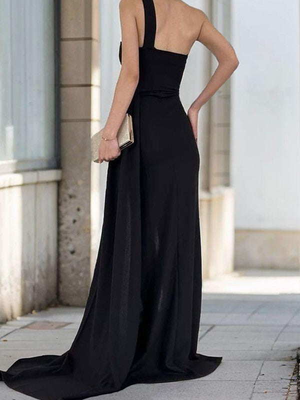 Eng anliegendes, schulterfreies Korsett, schulterfreies und bodenlanges Abendkleid