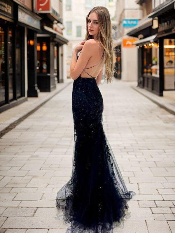 Robe de soirée élégante noire à fines bretelles, dos nu, en mousseline à paillettes et longueur au sol