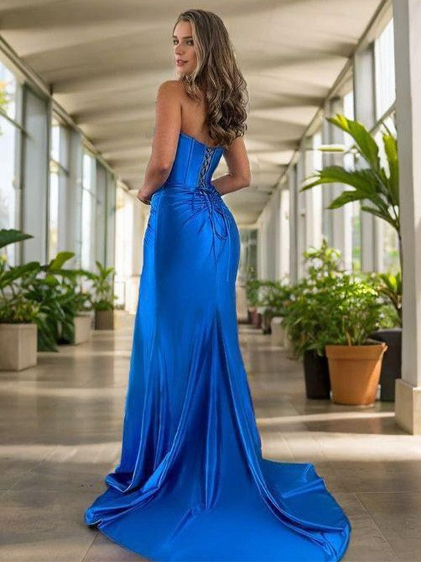 Etuikleid aus gewebtem Satin mit Herzausschnitt, plissiertem Hofschwanz und engem Korsettkleid