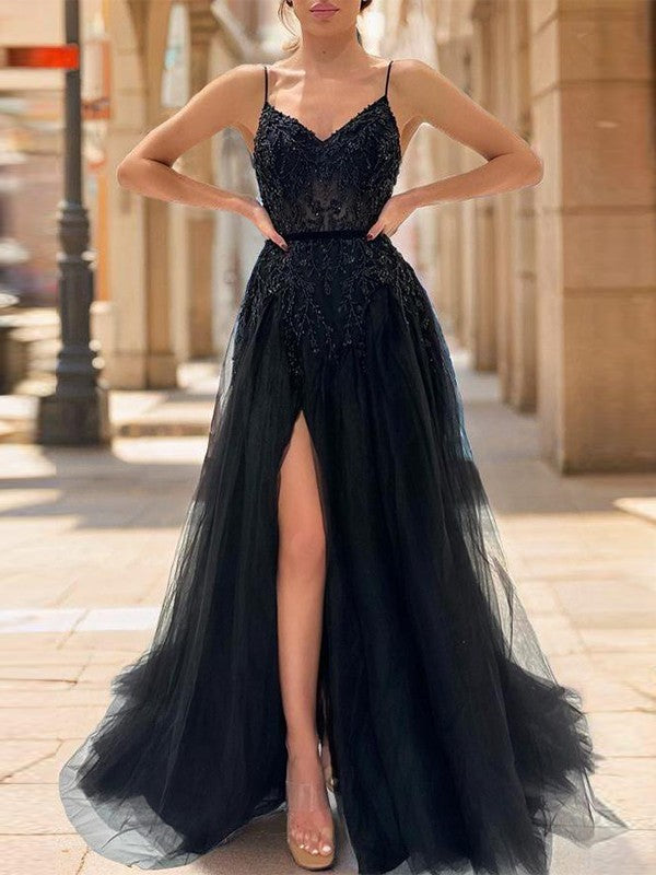 Edles schwarzes ärmelloses Spitzendekor Ballkleid mit dünnen Trägern und schwarzem transparentem Seitenschlitz Abendkleid