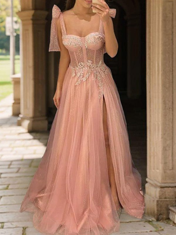Robe de soirée longue en dentelle avec corset transparent à épaules dénudées et décolleté en cœur en forme de A