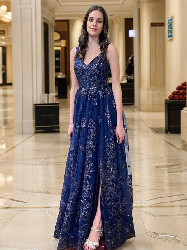 Robe en dentelle appliquée en forme de A avec col en V et fond transparent