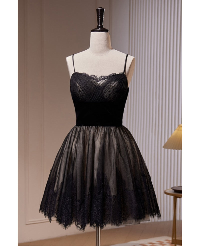 Robe de soirée courte sans manches noire élégante et sexy associée à des bretelles en dentelle, robe de cocktail courte noire dos nu à col suspendu