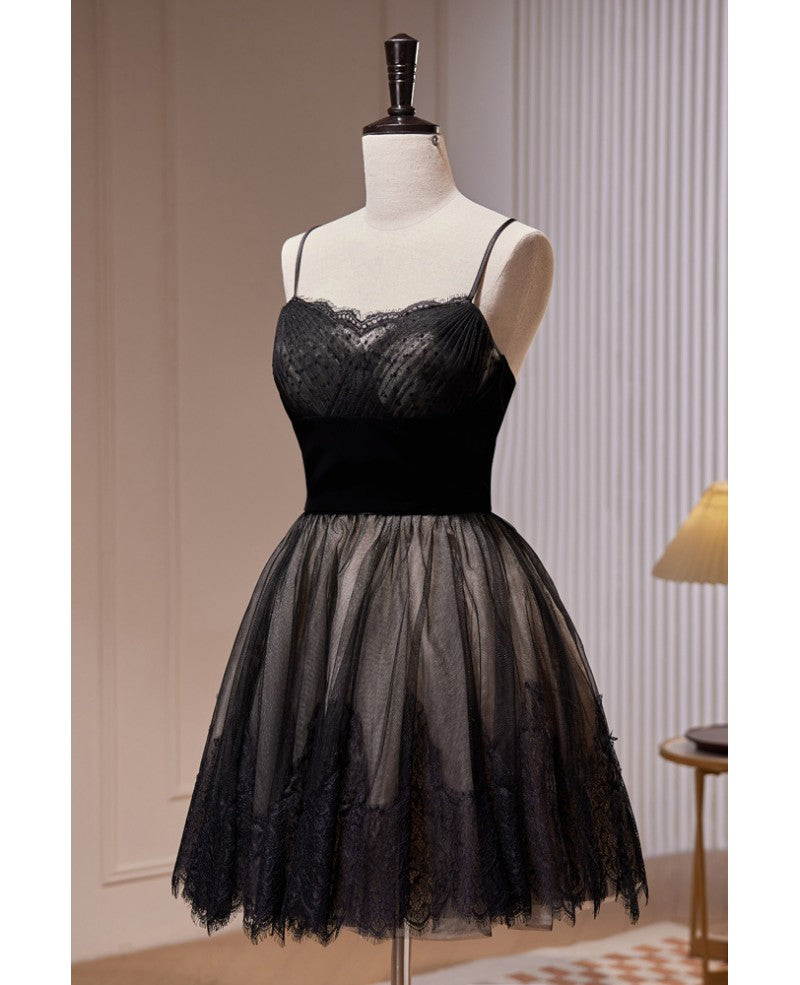 Robe de soirée courte sans manches noire élégante et sexy associée à des bretelles en dentelle, robe de cocktail courte noire dos nu à col suspendu