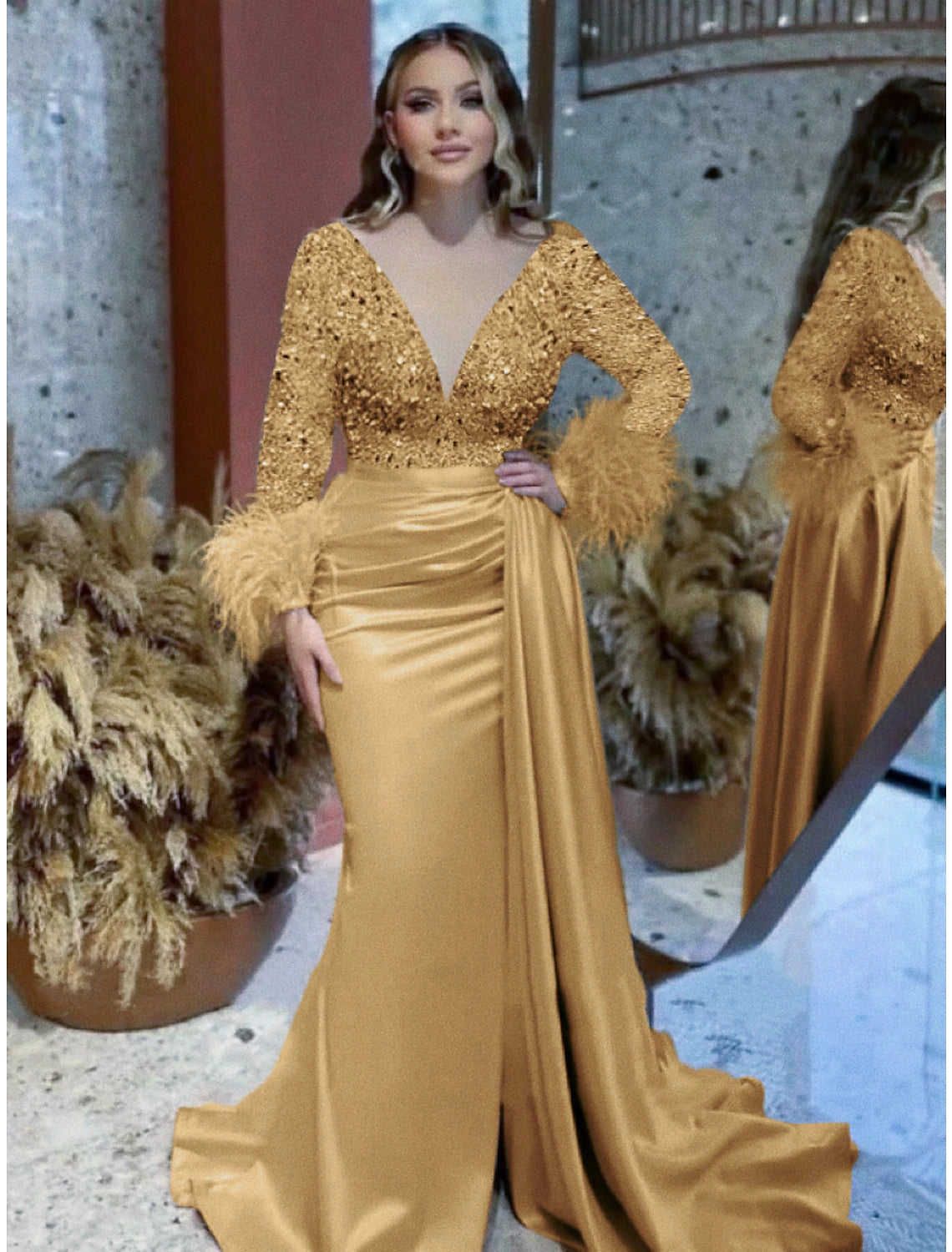 Meerjungfrau/Trompete Abendkleid Elegantes Kleid Formale Hochzeit Hofschleppe Langarm V-Ausschnitt Satin mit Feder Glitzer Gerüscht