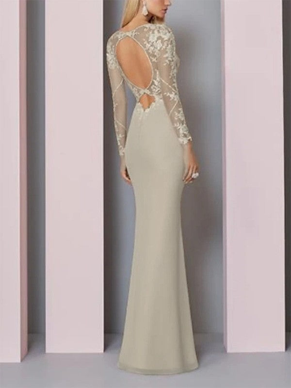 Eng anliegendes/gerades Chiffon-Kleid mit Applikationen, tiefem Rundhalsausschnitt, langen Ärmeln und Boden