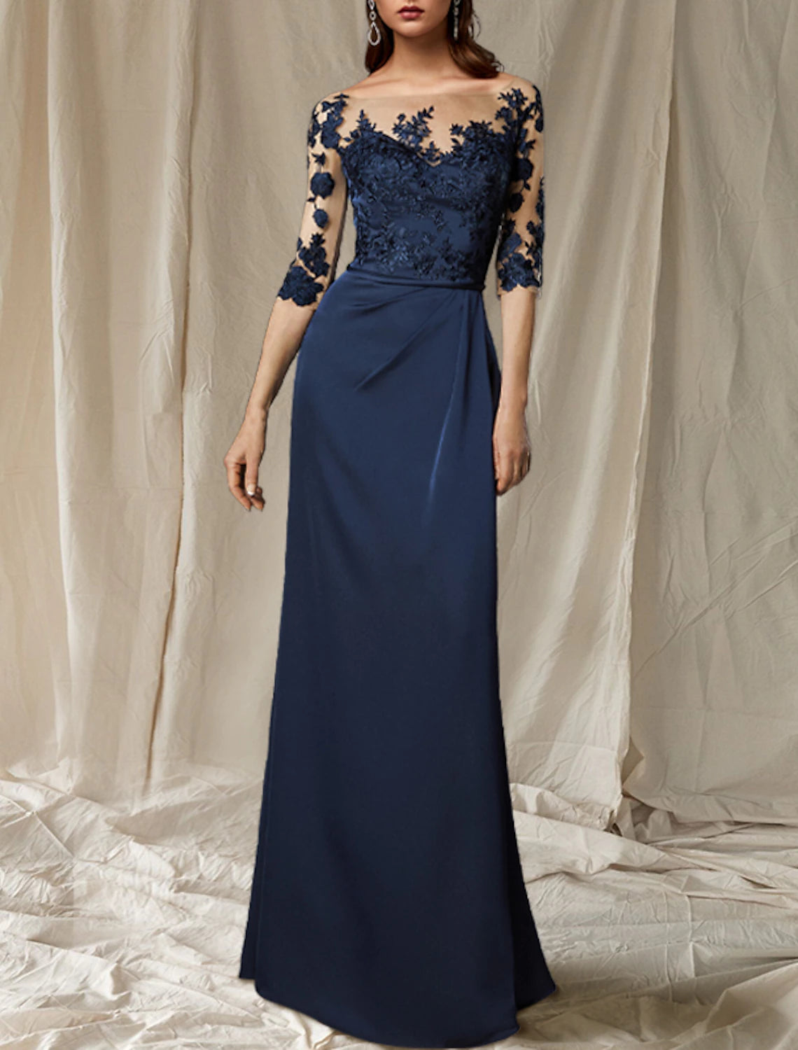 Etui-Linie/Säule Kleid für die Brautmutter, Hochzeitsgast, Übergröße, elegant, Rundhalsausschnitt, Pinselschleppe, Chiffon, halbe Ärmel mit Applikationen, Herbst