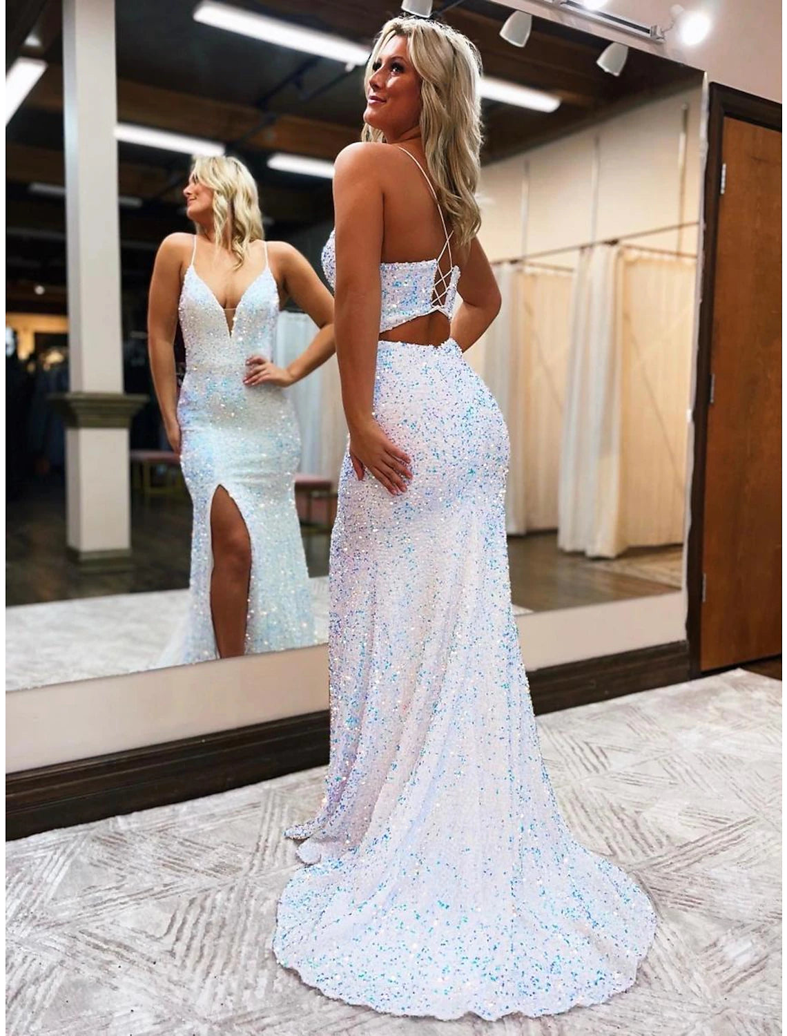 Meerjungfrau/Trompete Ballkleider Sparkle &amp; Shine Kleid Formale Hochzeit Party Hofschleppe Ärmellos V-Ausschnitt Pailletten Rückenfrei mit Pailletten Schlitz