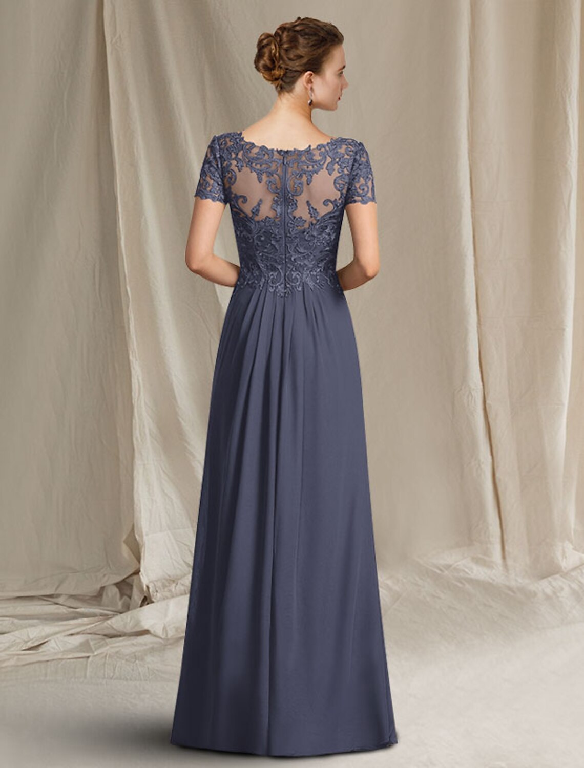 Etuikleid/Säulenkleid für die Brautmutter, Übergröße, elegant, V-Ausschnitt, bodenlang, Chiffon, Spitze, kurze Ärmel, mit Applikationen