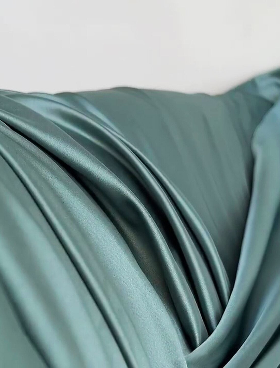 Meerjungfrau/Trompete Abendkleid Elegantes Kleid Hochzeitsgast Black Tie Sweep/Pinsel Schleppe Ärmellos Quadratischer Ausschnitt Satin mit gerüschtem Überrock