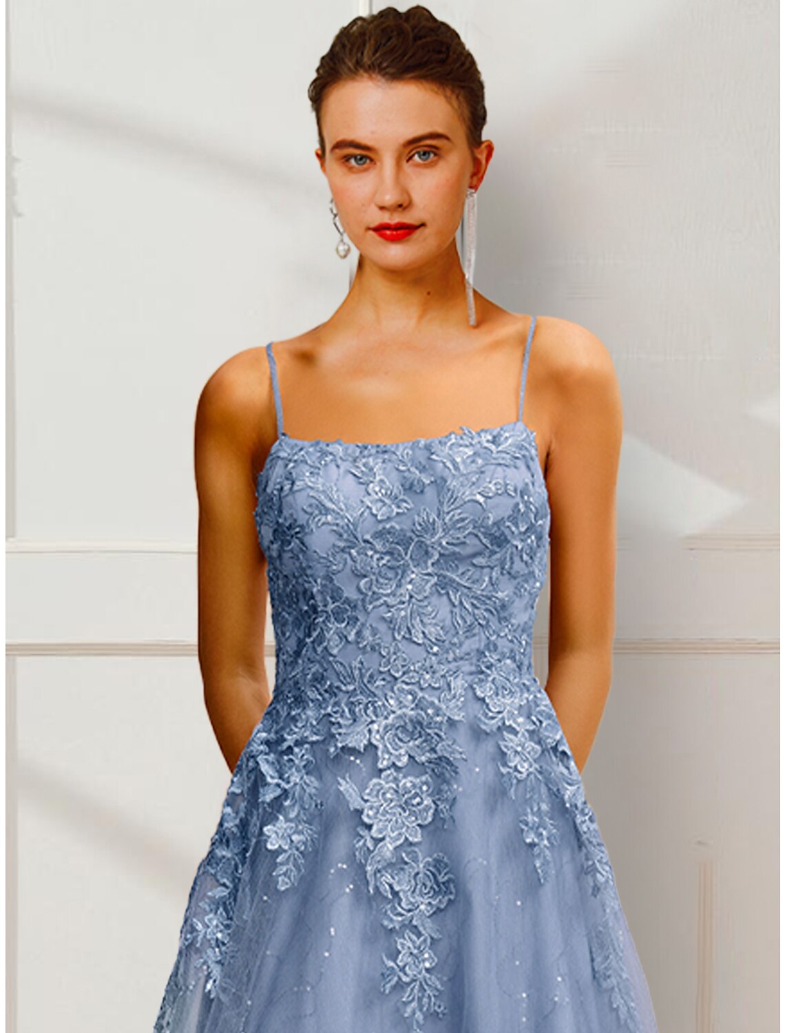 Robe de bal trapèze à fleurs, longueur au sol, sans manches, bretelles spaghetti, satin avec applications