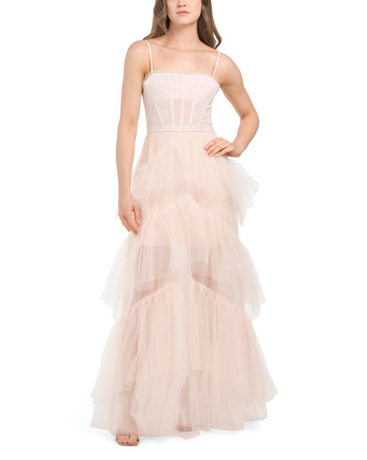 Ärmelloses Lagenkleid mit dünnen Schulterträgern und dünnem Gaze-Ballkleid