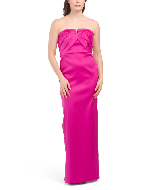 Trägerloses, schulterfreies, plissiertes und bodenlanges Ballkleid mit freiem Rücken
