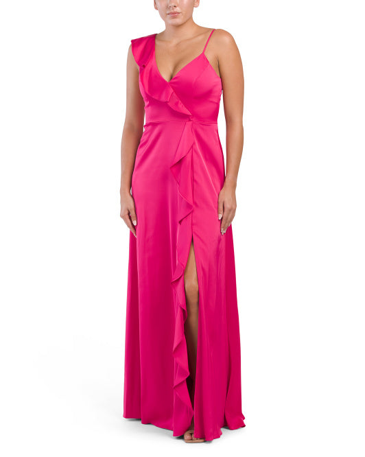 Schulterfreies, ärmelloses Ballkleid aus Satin mit einer Schulter und Rüschen und bodenlangem Schlitz vorne