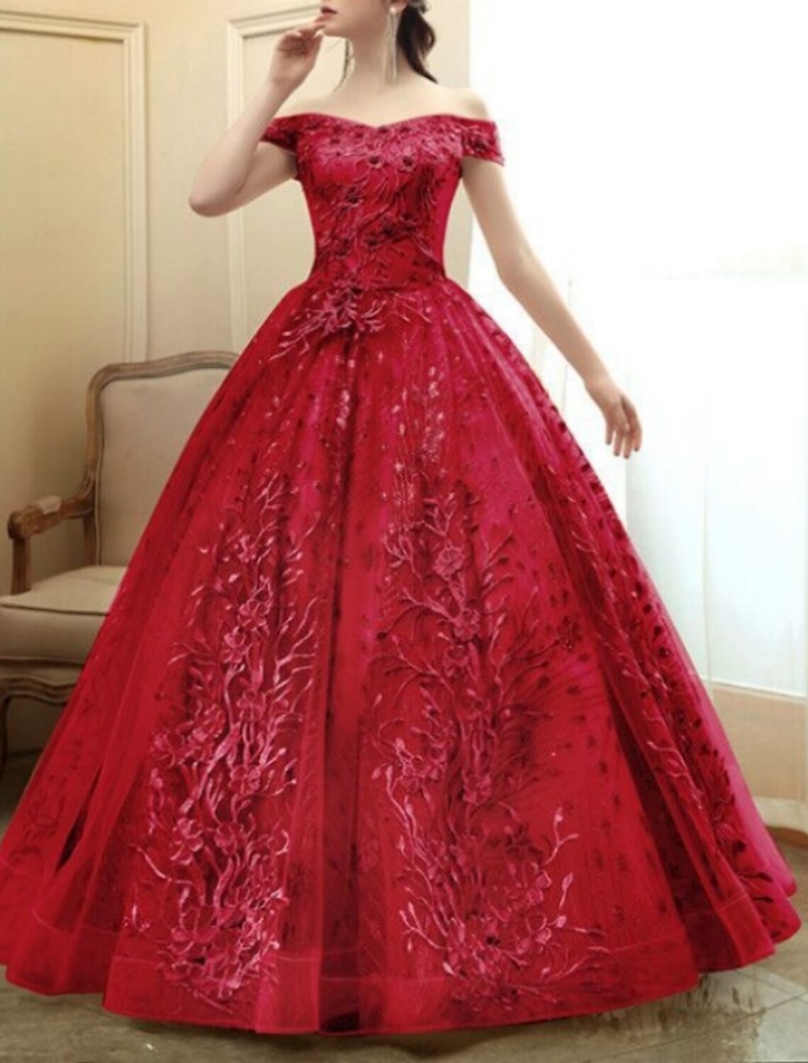 Robe de bal trapèze élégante, longueur au sol, manches courtes, épaules dénudées, tulle avec perles et broderies à paillettes