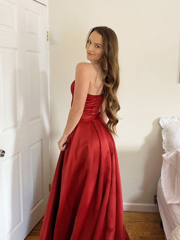 Robe de bal à volants en satin, traîne courte, sans manches, sans bretelles