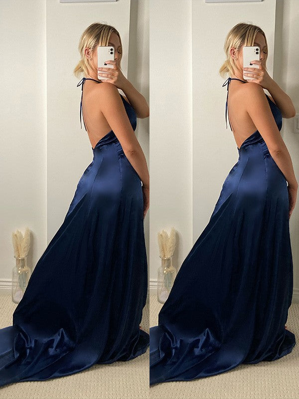 Robe trapèze/princesse, col en V, traîne courte, volants, satin soyeux, sans manches