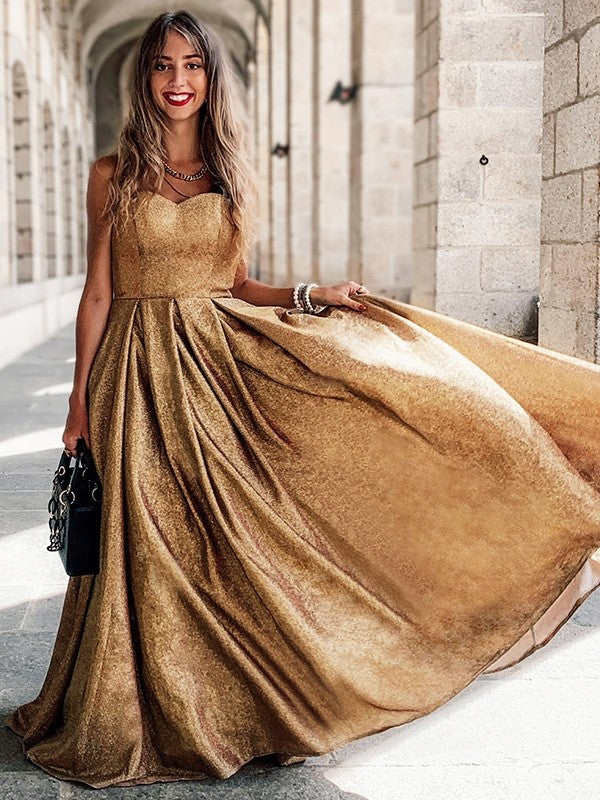 Robe de bal à volants, sans manches, paillettes, traîne courte, décolleté en cœur