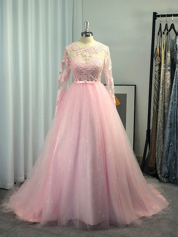 Robe de bal à manches longues en tulle et dentelle avec traîne courte