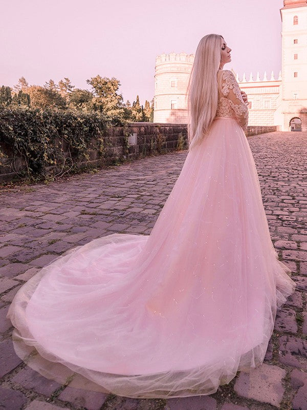 Robe de bal à manches longues en tulle et dentelle avec traîne courte