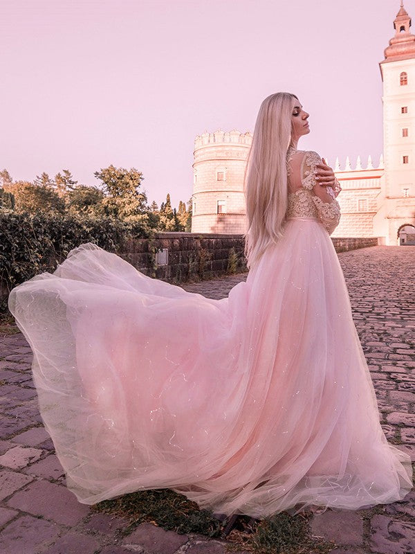 Robe de bal à manches longues en tulle et dentelle avec traîne courte