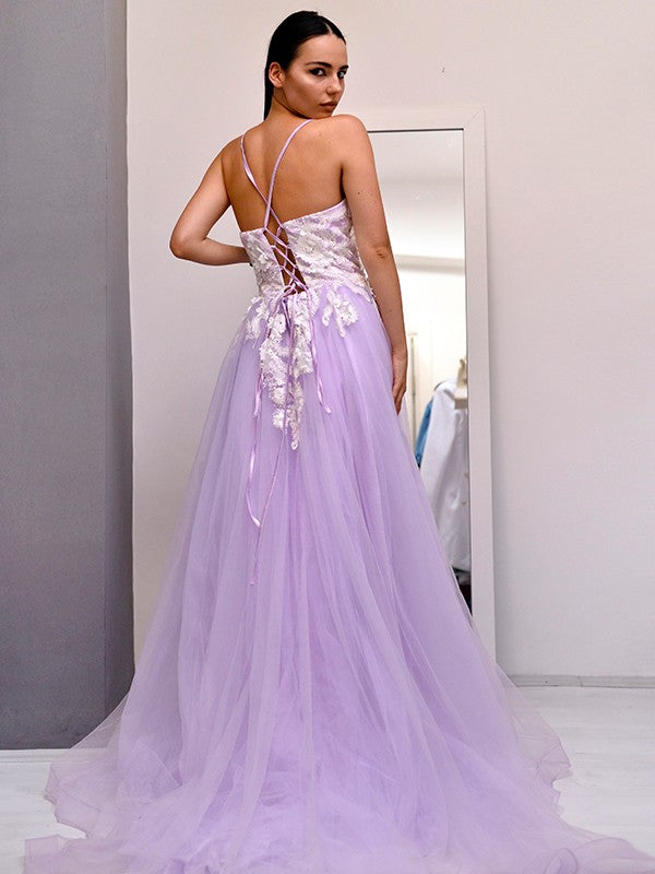 Robe trapèze/princesse en tulle, col en V, sans manches, avec traîne courte