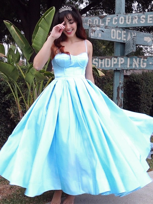 Robe de bal à bretelles spaghetti, sans manches, en satin, à volants, longueur thé, pour la rentrée