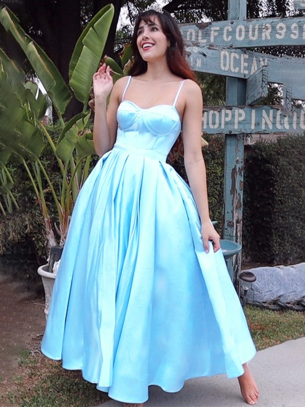 Robe de bal à bretelles spaghetti, sans manches, en satin, à volants, longueur thé, pour la rentrée