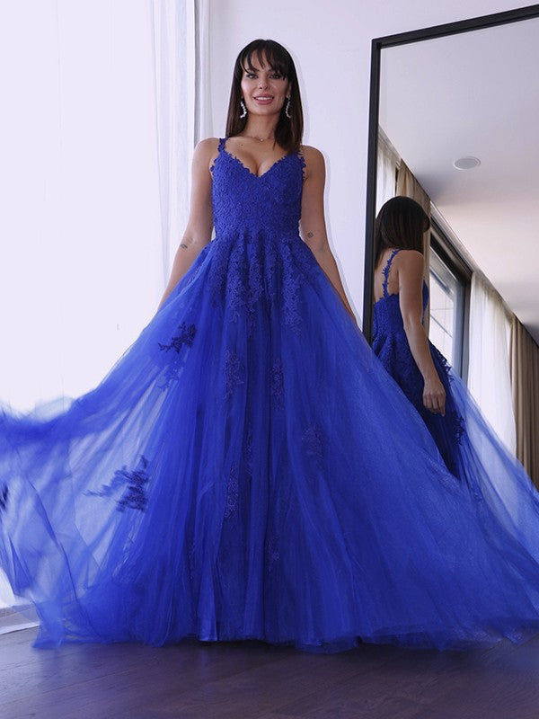 Robe trapèze/princesse en tulle, col en V, sans manches, avec traîne courte et appliques