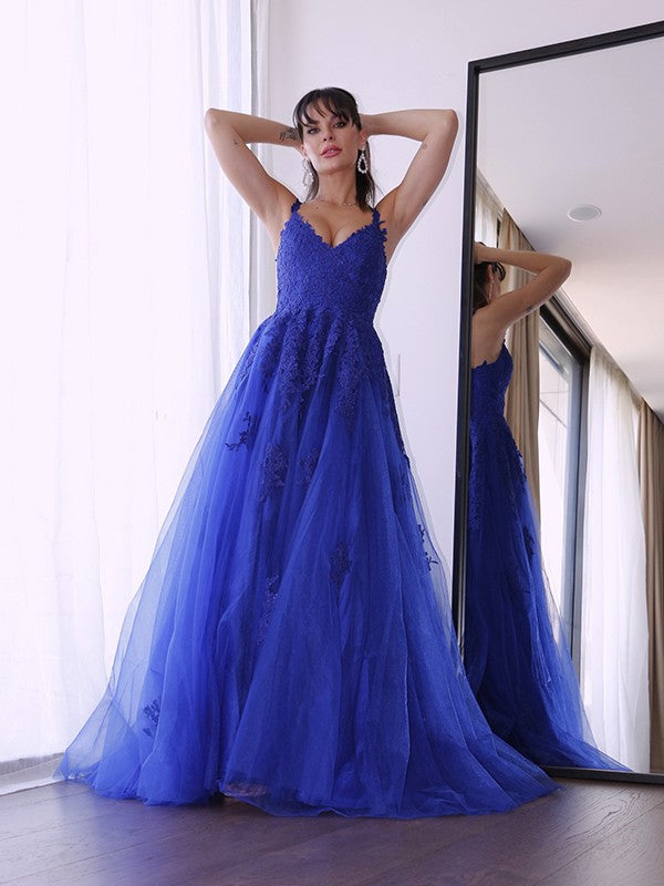 Robe trapèze/princesse en tulle, col en V, sans manches, avec traîne courte et appliques