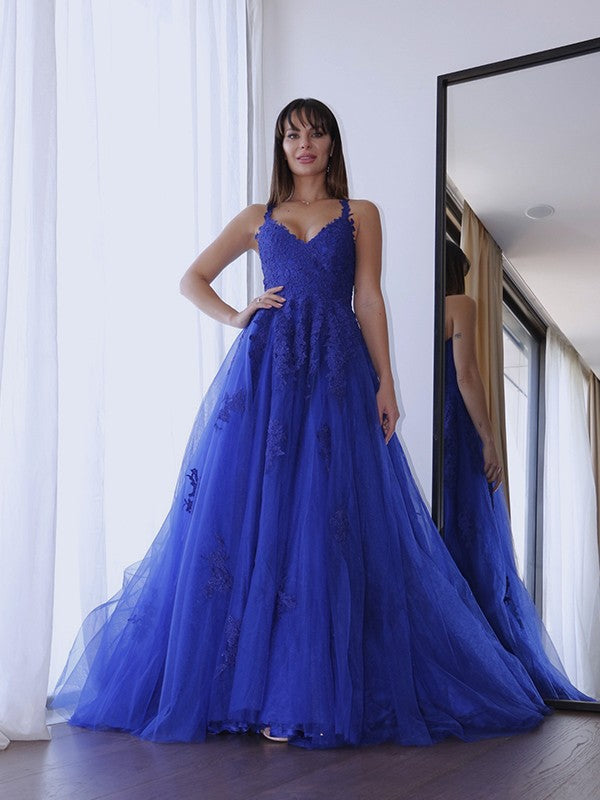 Robe trapèze/princesse en tulle, col en V, sans manches, avec traîne courte et appliques