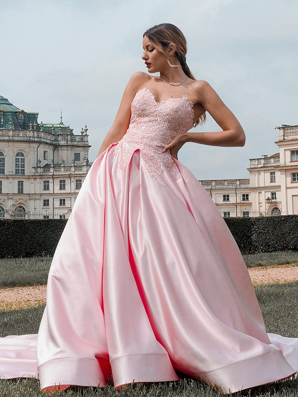 Robe de bal en satin, décolleté en cœur, sans manches, en dentelle, traîne courte