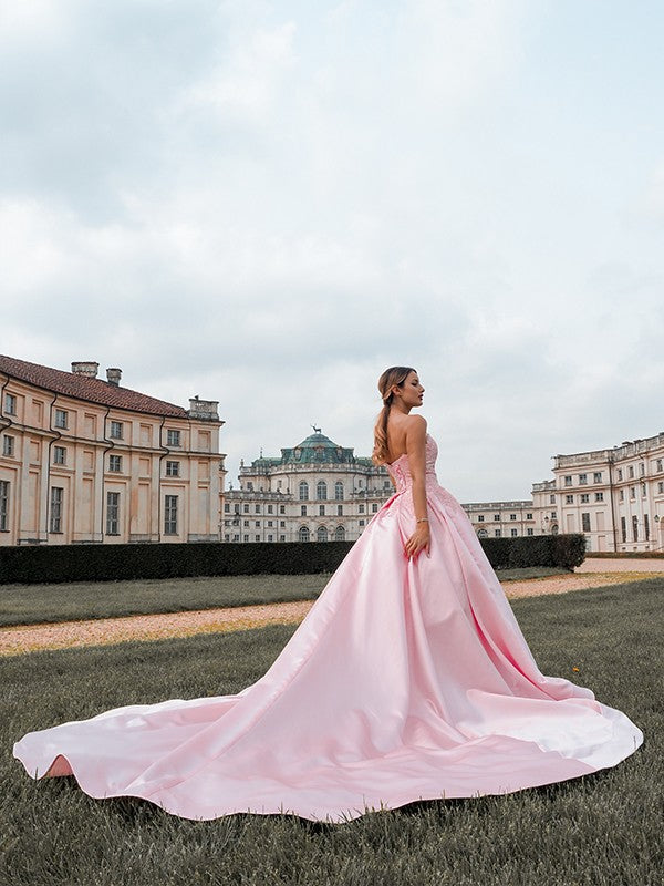 Robe de bal en satin, décolleté en cœur, sans manches, en dentelle, traîne courte