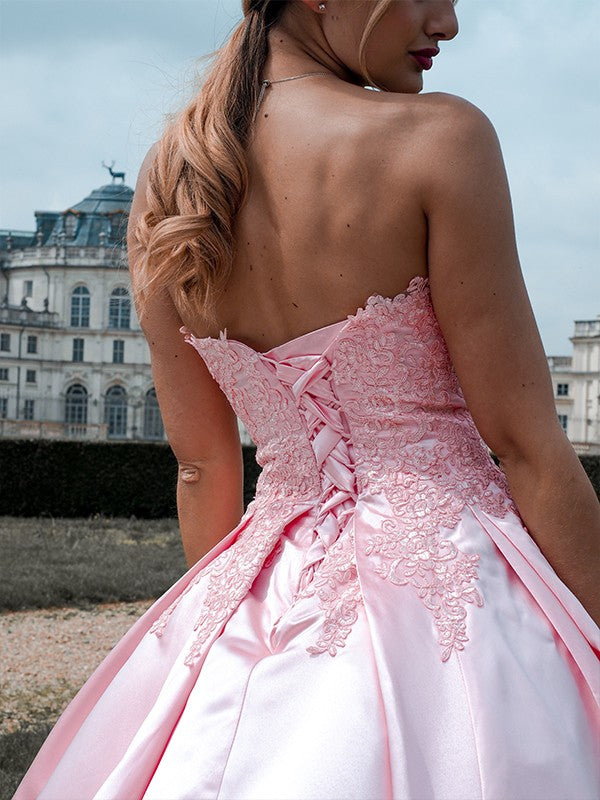 Robe de bal en satin, décolleté en cœur, sans manches, en dentelle, traîne courte