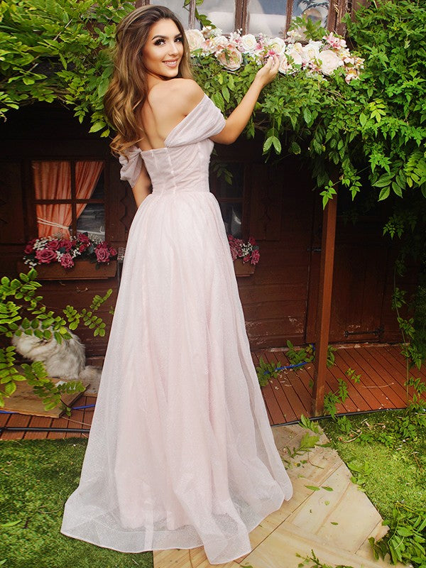 Robe trapèze/princesse froncée, épaules dénudées, manches courtes, traîne courte