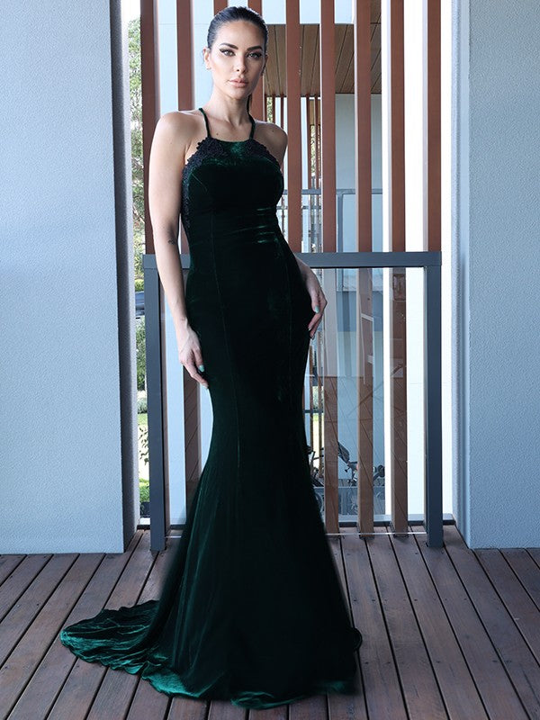 Robe fourreau/colonne en velours avec appliques, dos nu, sans manches, traîne courte