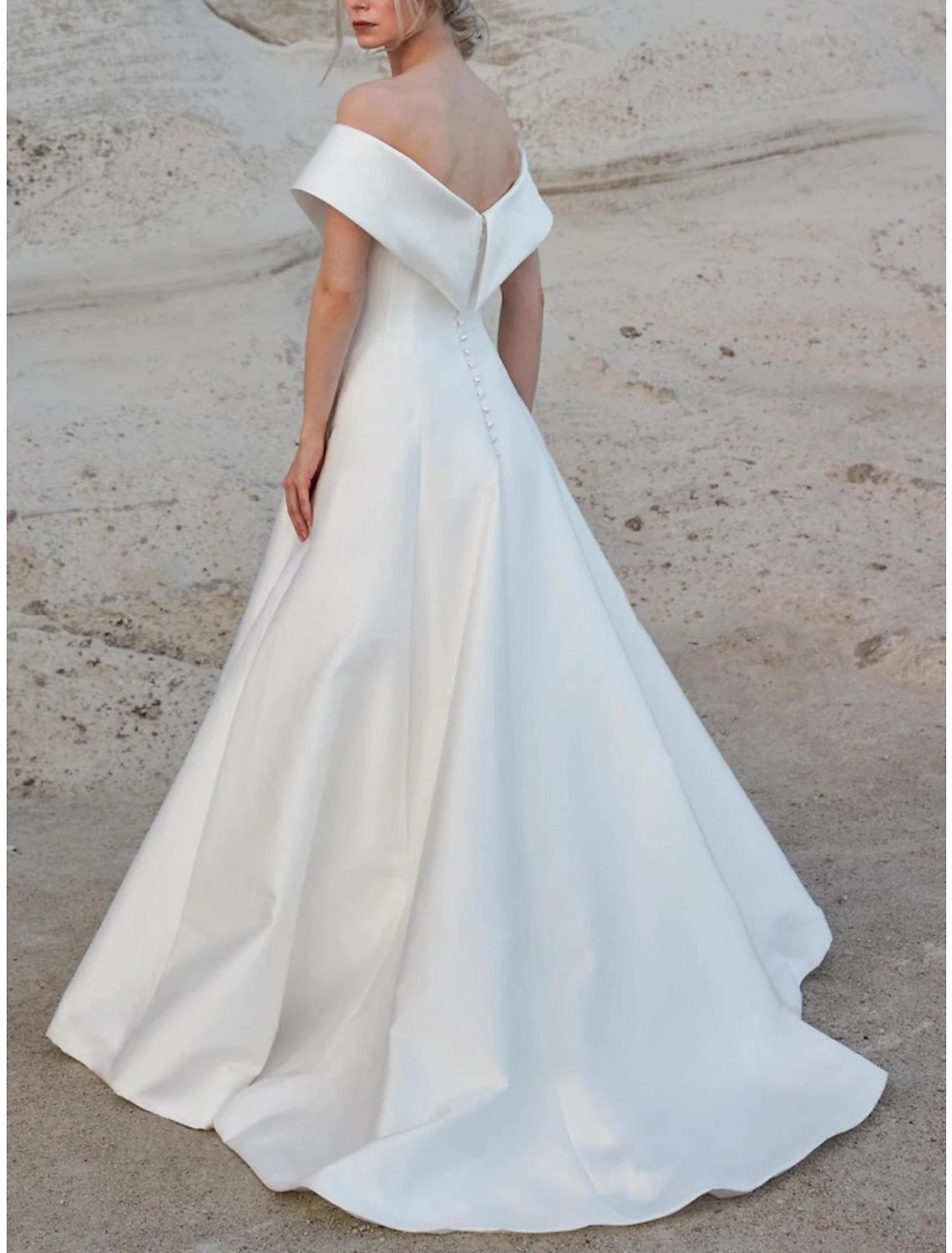 Hall Formale Brautkleider A-Linie Schulterfrei Kurzarm Sweep/Pinsel Schleppe Satin Brautkleider Mit Falten Einfarbig