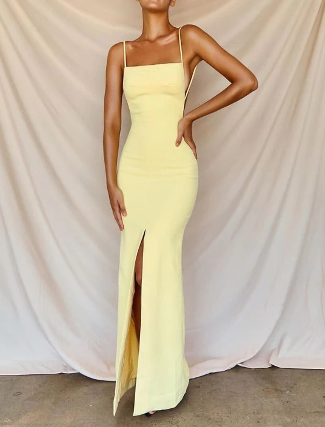 Meerjungfrau/Trompete Ballkleider Rückenfreies Kleid Formelle Hochzeitsgäste Bodenlang Ärmellos Trägerlos Satin Rückenfrei mit Schlitz