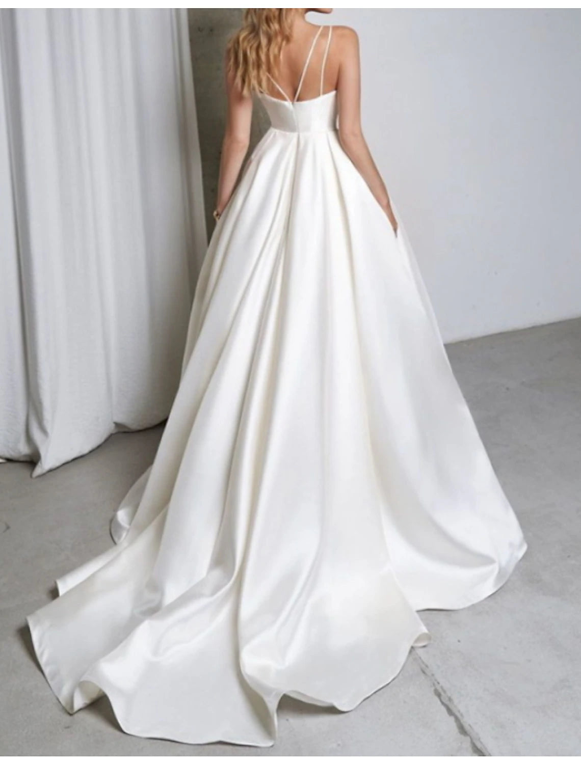 Hall Einfache Brautkleider A-Linie Herzausschnitt Camisole Spaghettiträger Hofschleppe Satin Brautkleider Mit Falten Geschlitzte Vorderseite