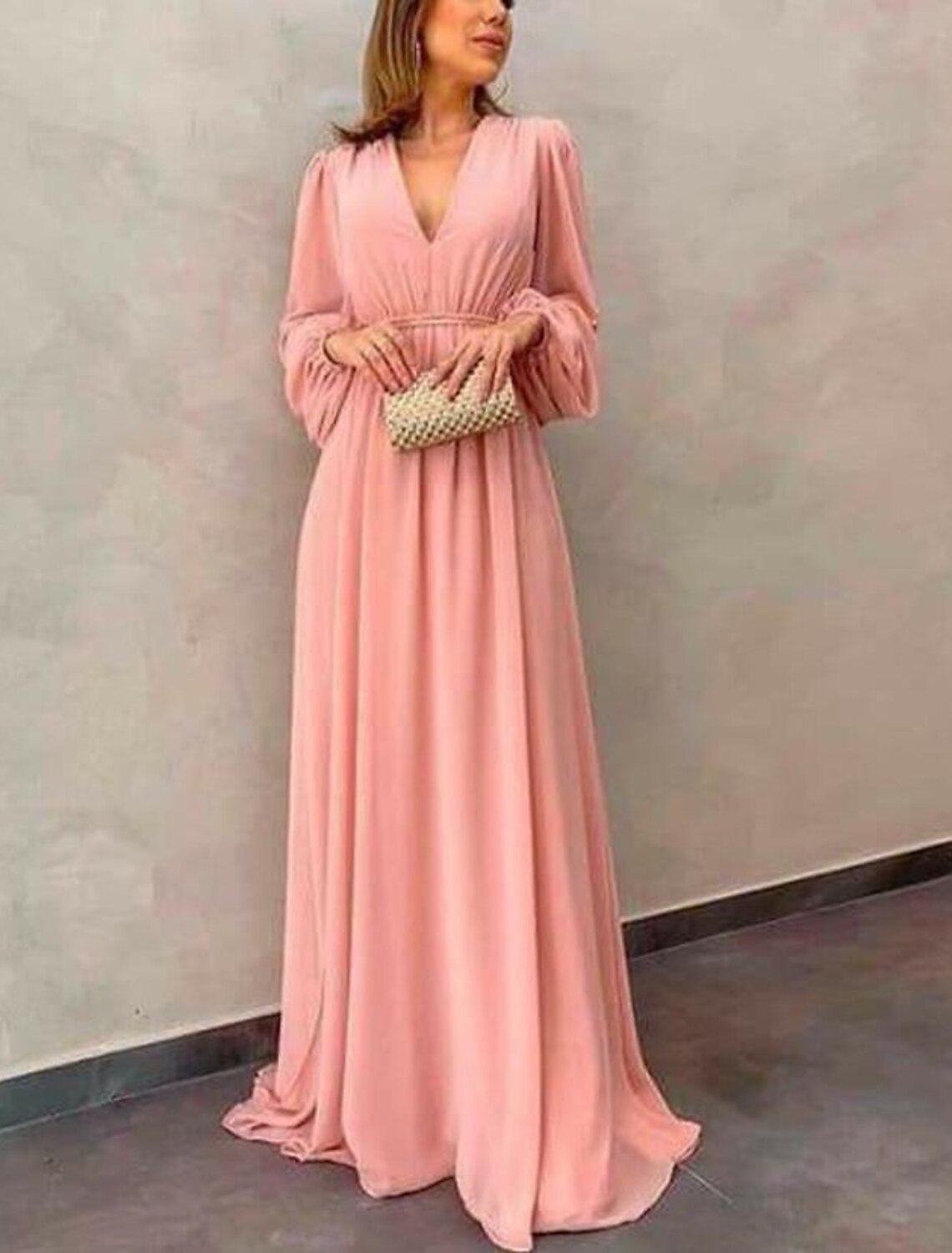 A-Linie Kleid für die Mutter der Braut, formeller Hochzeitsgast, elegant, V-Ausschnitt, Schleppe/Pinselzug, Chiffon, lange Ärmel mit Falten