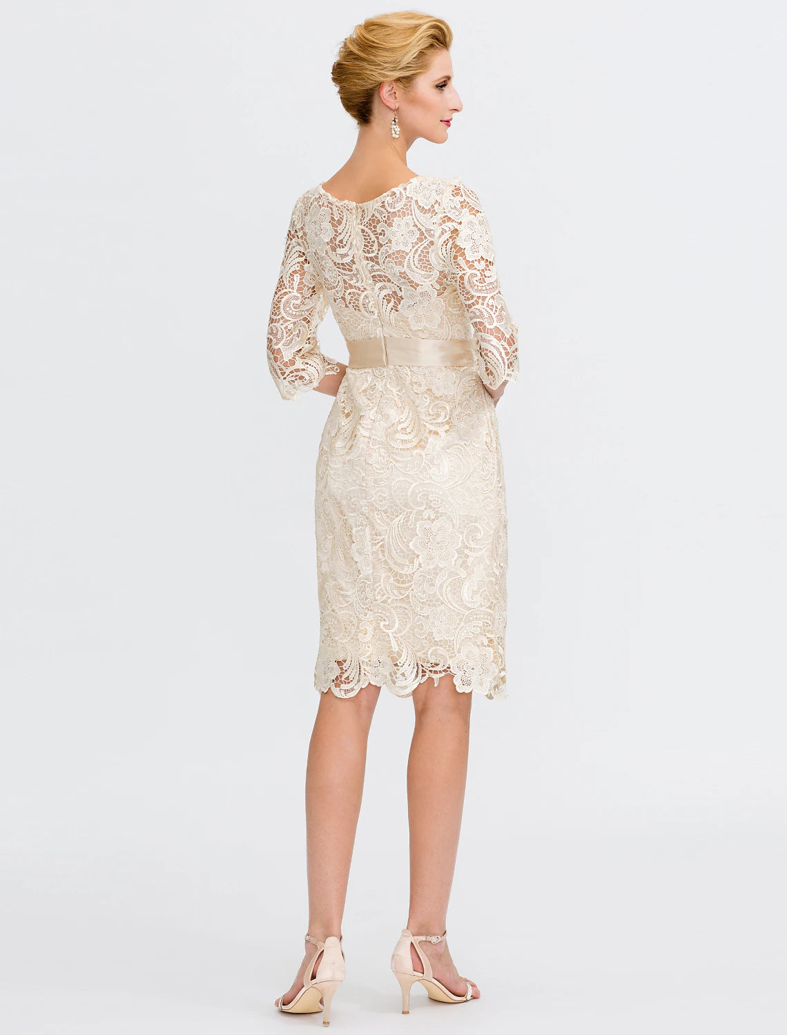 Etuikleid/Säulenkleid für die Mutter der Braut, formeller Hochzeitsgast, elegant, Übergröße, Illusionsausschnitt, knielang, durchgehende Spitze, 3/4-Ärmel mit Schleife(n),